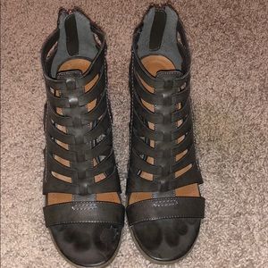 Sandal heels